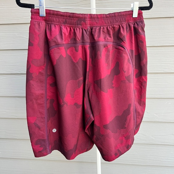Lululemon Men’s Camo Athletic Shorts Size Large Above Knee - Picture 2 of 2